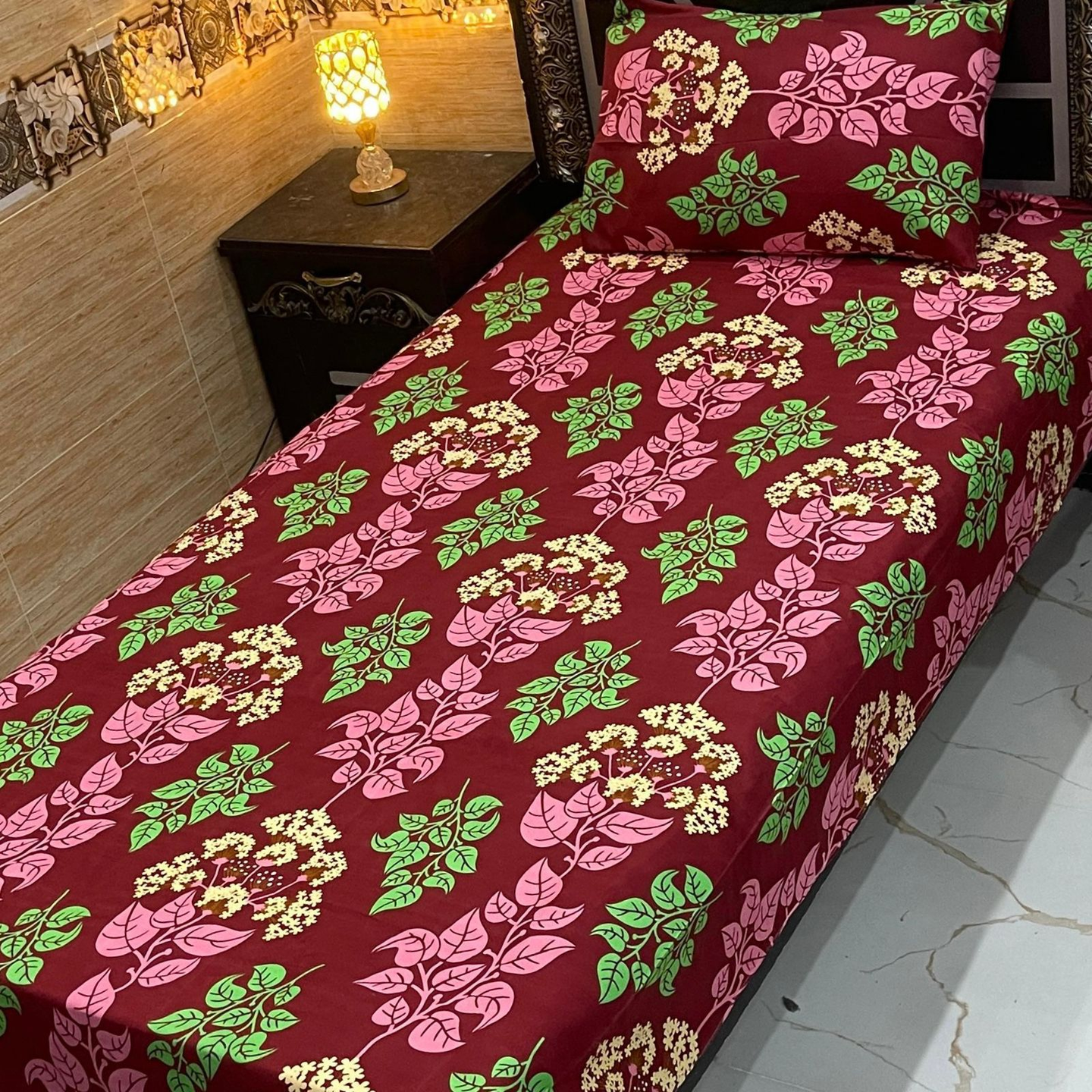 Vibrant 4Pc Crystal Cotton Single Bedsheet Set – Maroon Elegance with Pink & Green Leaf Accents