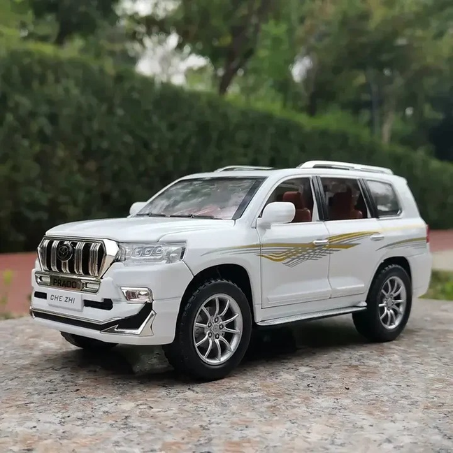 Off-Road Toyota Land Cruiser RC Model Car - Lights & Sounds